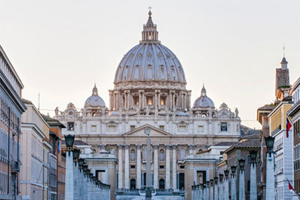 الفاتيكان يعبر عن قلقه ازاء مرسوم ترامب حول الهجرة