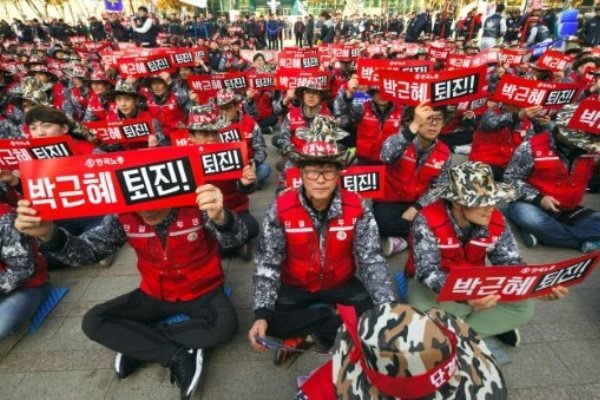 جنوبی کوریا کے لاکھوں افراد کا صدر کی اقتدار سے برطرفی کا مطالبہ