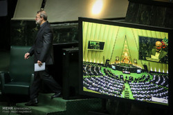 220 نائبا إيرانيا يطالب الحكومة بالرد على قرار الكونغرس الأمريكي