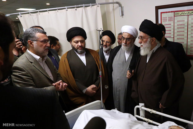 Leader visits Ayatollah Mousavi Ardebili in hospital