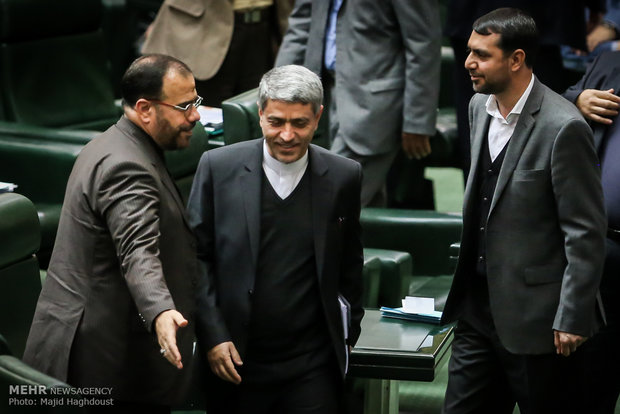 علی طیب نیا وزیر امور اقتصادی و دارایی در جلسه علنی مجلس شورای اسلامی