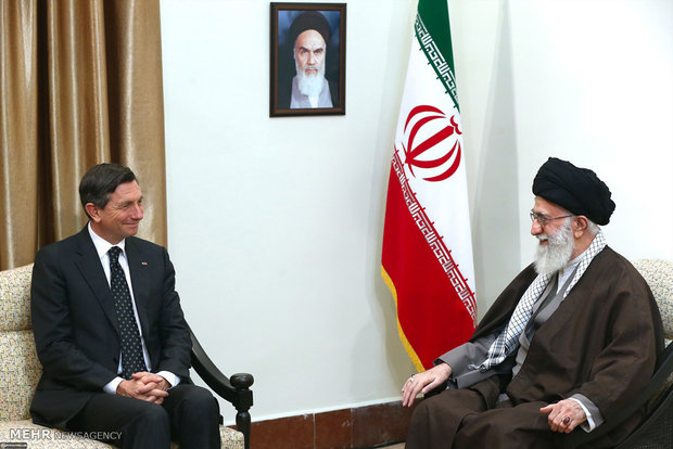 Leader receives Slovenian pres.