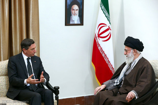 Leader receives Slovenian pres.