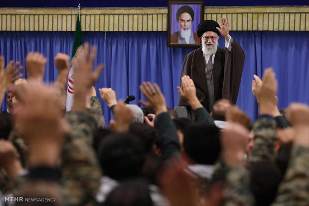 Leader receives Basij members, cmdrs.