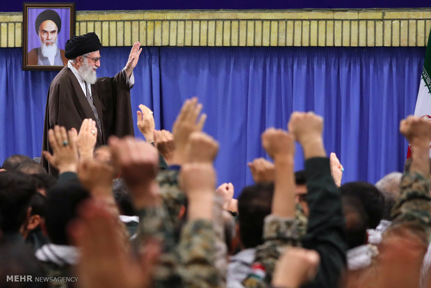 Leader receives Basij members, cmdrs.