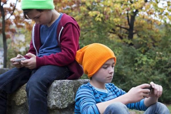 ۶۶ درصد کودکان ایرانی ۳ تا ۵ سال از موبایل و تبلت استفاده می‌کنند