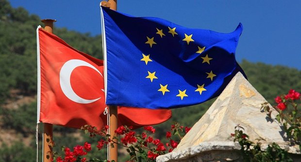 European Parliament votes in favor of resolution to freeze Turkey's accession