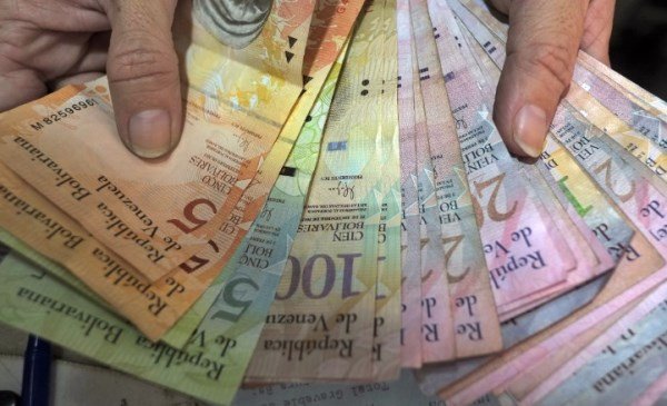 سقوط ۴۵درصدی ارزش بولیوار/نگرانی از تورم ۴۰۰ درصدی 