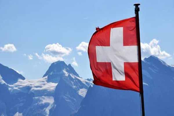 تلاش جدید دولت در توسعه روابط بانکی/ نهاوندیان به سوئیس  رفت