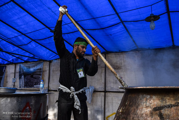 آماده سازی طبخ 80 هزارکیلو آش در شیراز