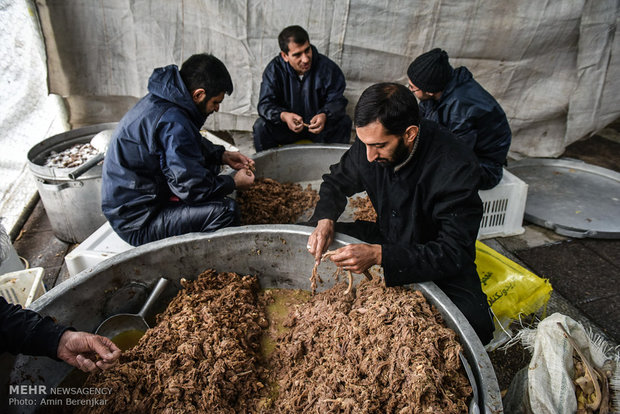 آماده سازی طبخ 80 هزارکیلو آش در شیراز