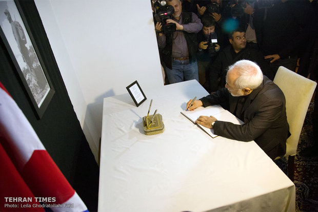Iran’s Zarif pays tribute to late Cuban leader Fidel Castro