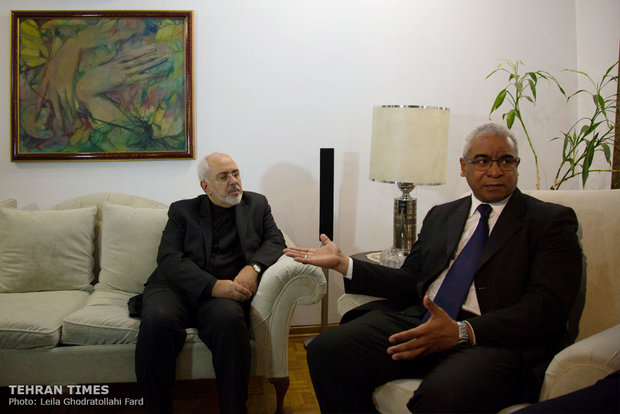 Iran’s Zarif pays tribute to late Cuban leader Fidel Castro