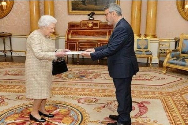 السفير الايراني في لندن يقدم أوراق اعتماده الى الملكة البريطانية