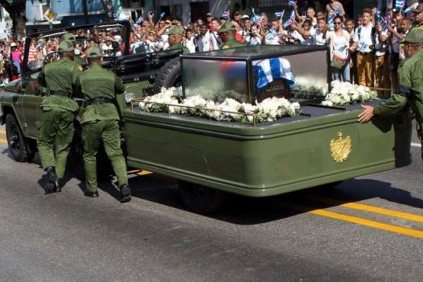 خاکستر فیدل به زادگاهش رسید/وداع با رهبر انقلابی کوبا