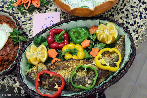 نمایشگاه صنایع دستی و غذاهای سنتی در نی‌ریز برپا شد