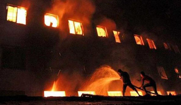 مصرع 11 شخصاً بحريق "هائل" في فندق بمدينة كراتشي الباكستانية