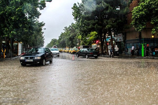 بارش باران در محور کرج_چالوس/ترافیک سنگین در آزادراه کرج-تهران
