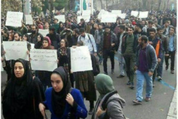 اعتراض دانشجویان دانشگاه تهران به مسائل و مشکلات صنفی