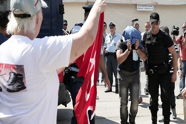 Yunanistan 3 darbeci askeri iade edecek Yunanistan 3 darbeci askeri iade edecek