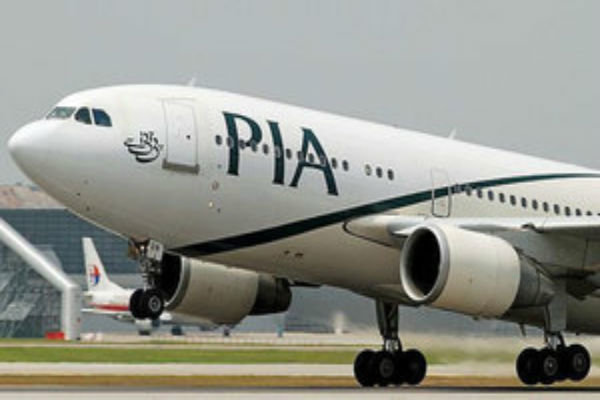 Pakistan'da yolcu uçağı düştü  Pakistan'da yolcu uçağı düştü