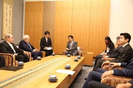 Zarif, Japanese PM examine bilateral ties

