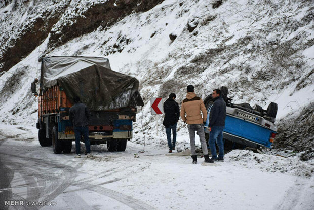 بارش برف در محورهای ۱۱ استان/ وضعیت جاده های کشور