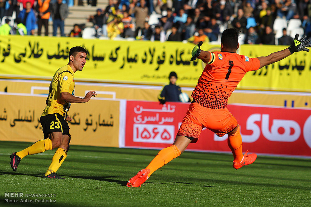 فوز سباهان اصفهان على صبا قم 4-1