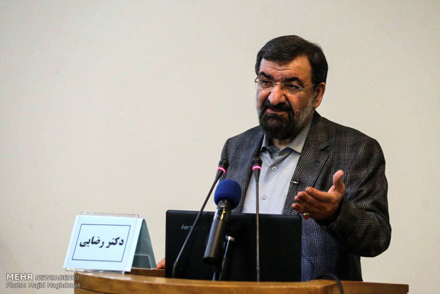 قوانین و برنامههای اجرایی تناسبی با آرمانهای بلند انقلاب ندارد