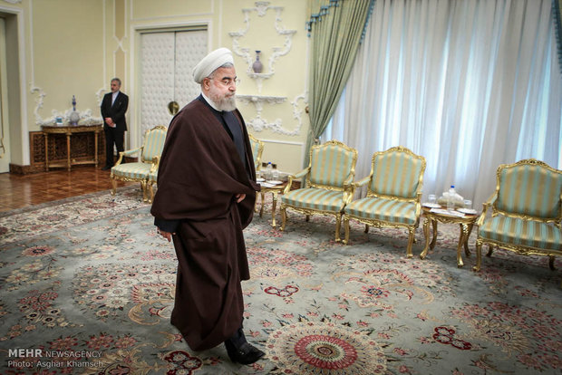 Rouhani receives officials from Iraq, Palestine