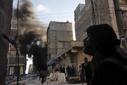 افسران روس بر روند خروج افراد مسلح از شرق حلب نظارت می کنند