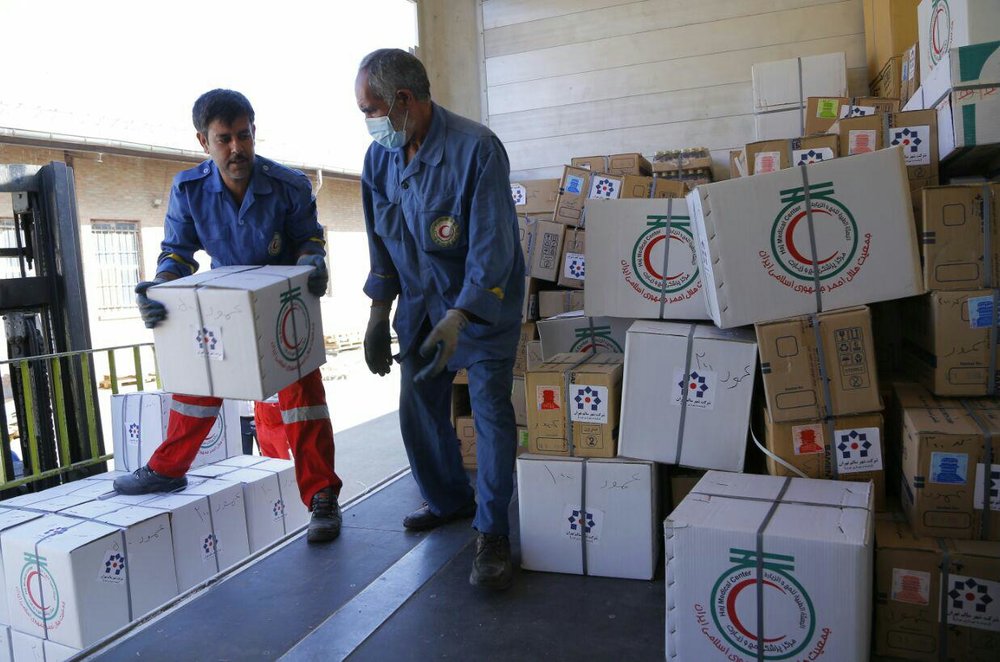 ارسال ۱۰۰۰ بسته غذایی از هلال احمر یزد به مناطق سیل زده کرمان