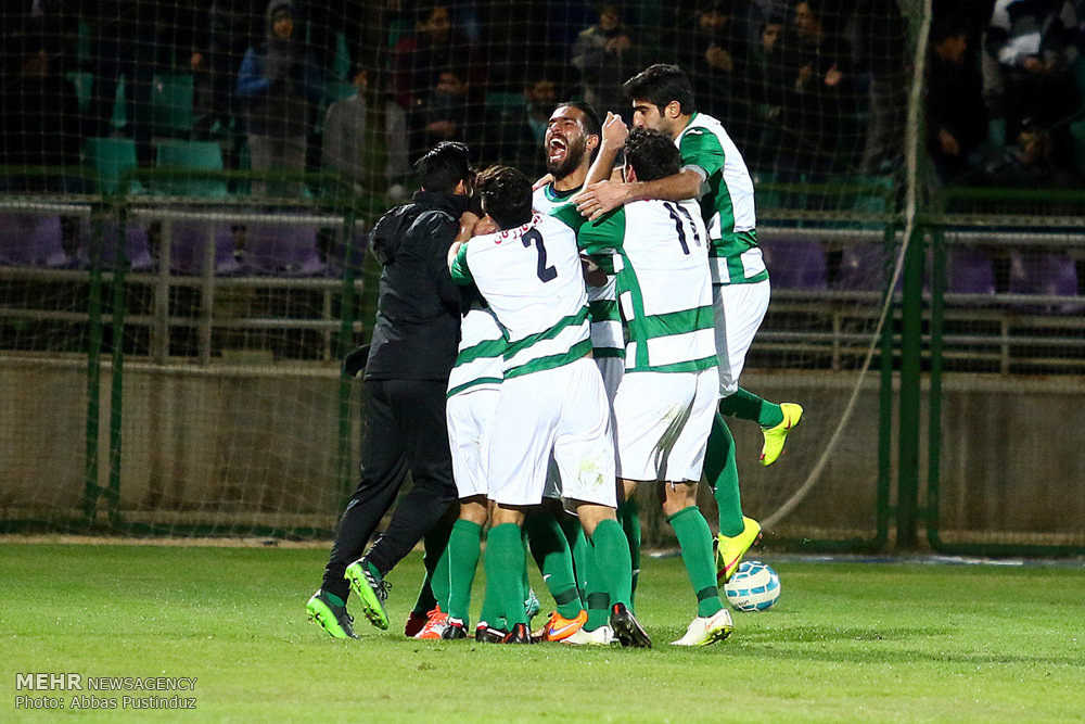 دیدار تیم های فوتبال ذوب آهن و پرسپولیس