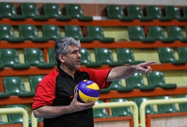 بناکار: تعویق انتخابات در بلند مدت به والیبال ایران آسیب می‌زند