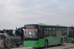 ۱۰۰ اتوبوس حامل عناصر مسلح و خانواده های آنها ازشرق حلب خارج شدند