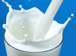 ستاد تنظیم بازار قیمت شیرخام درب دامداری را ۴۵۰۰ تومان تصویب کرد