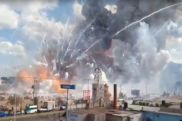 انفجار مروع في سوق للألعاب النارية في المكسيك يودي بحياة 29 شخصا