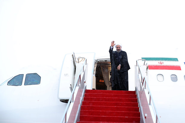روحاني يغادر العاصمة دوشنبة في ختام اجتماع "سيكا"
