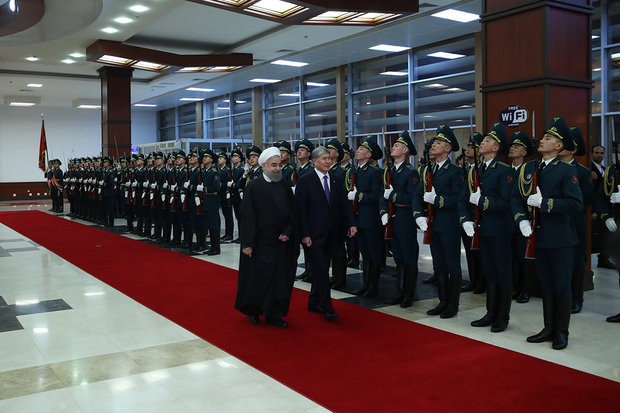 Ruhani, Kırgızistan'da resmi törenle karşılandı Ruhani, Kırgızistan'da resmi törenle karşılandı