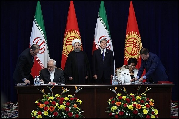 ايران وقرغيزيا توقعان على خمس وثائق للتعاون المشترك