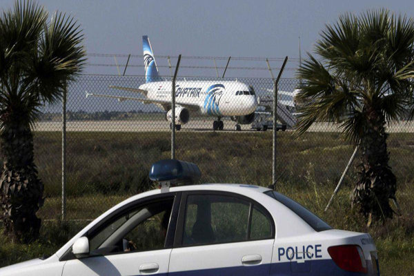 مالطا: انتهاء أزمة الطائرة الليبية باستسلام الخاطفين