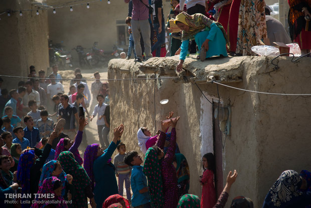 Immediate family members of the bride and the groom go on rooftops and throw a ball-like object. Whoever succeeds in catching the object would receive some certain amount of money from them which is a symbol of blessing the bride has brought with her presence.