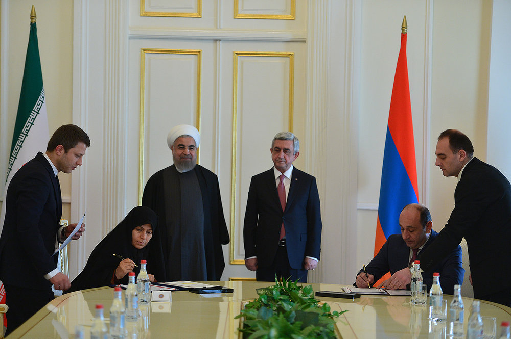 Iran-Armenia sign MOU