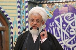 انتقاد ازعدم حضور مدیران در نمازجمعه/پرهیز از انتخاب شهردار سیاسی