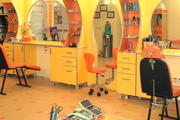 نیمی از آموزشگاه‌های فنی و حرفه ای آرایشگر زنانه تربیت می‌کنند