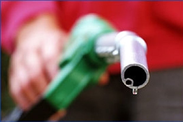 مجلس با افزایش قیمت بنزین مخالف است/سه کشتی بنزین گم شد