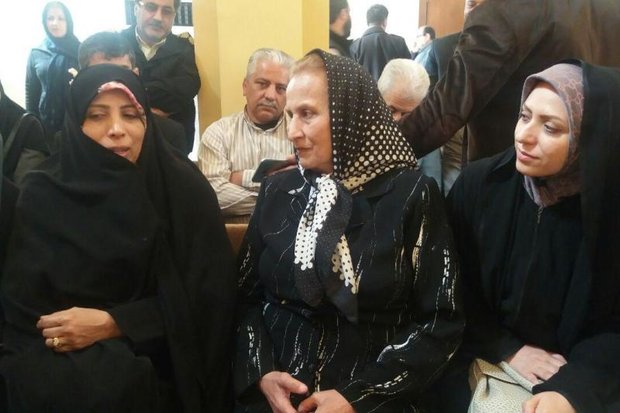 تبریک سال نومیلادی دستیار رئیس جمهور به تنها مادر مسیحی شهرآبادان