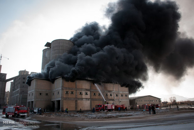 آتش سوزی کارخانه سیمان شاهرود