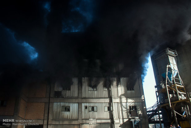 آتش سوزی کارخانه سیمان شاهرود