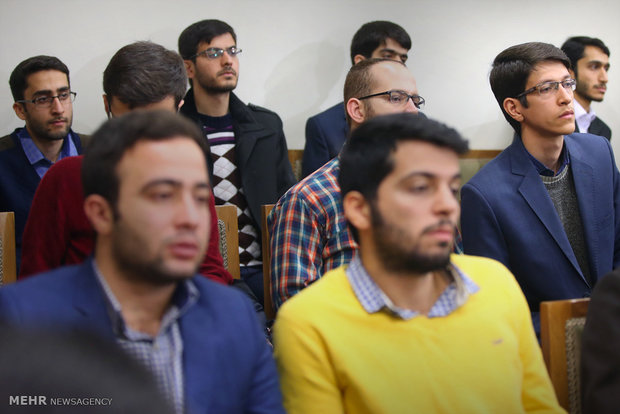  دیدار جمعی از نخبگان دانشگاه صنعتی شریف با رهبر انقلاب